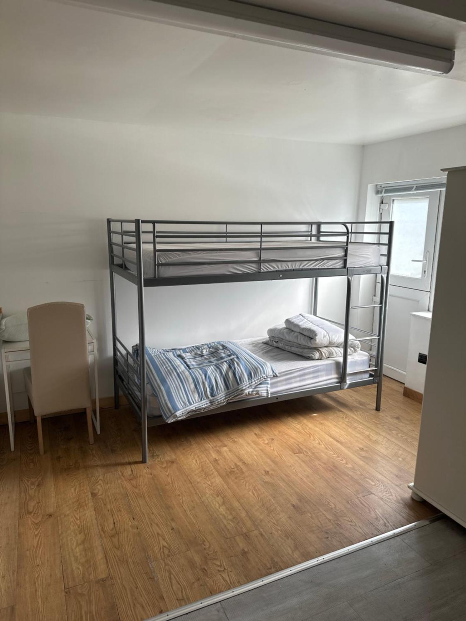 Barrs Court Beds Hotell Warmley Eksteriør bilde